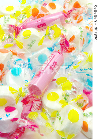 ひねり包装のラムネ菓子（縦） 6494945