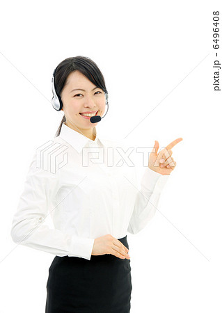 指差すオペレーター 6496408