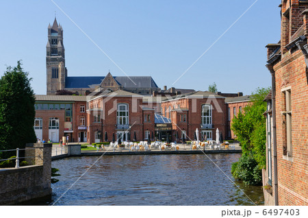 ベルギー ブルージュ 救世主大聖堂と運河 ベルギー ブルージュ 救世主大聖堂と運河 6497403