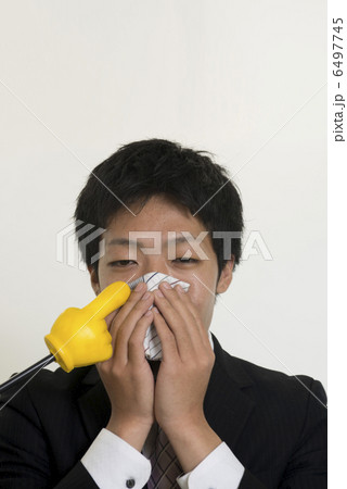 花粉症のビジネスマン 6497745