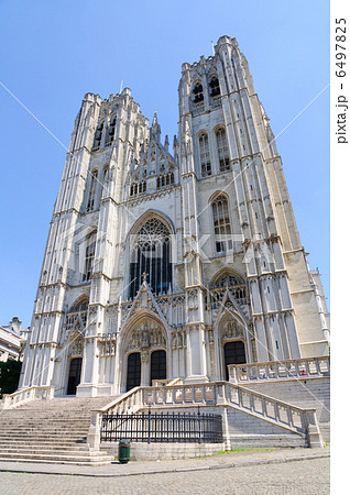 ベルギー　ブリュッセル　聖ミッシェル大聖堂 6497825