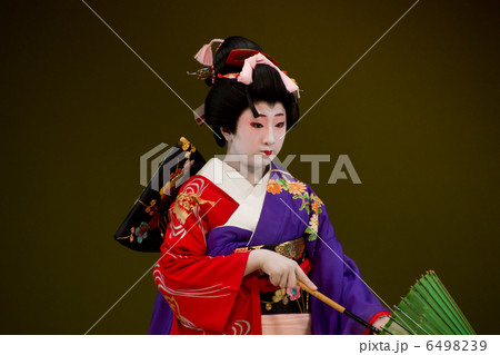 日本舞踊を踊る日本美人 日本舞踊を踊る日本美人 6498239