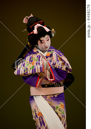 日本舞踊を踊る日本美人 日本舞踊を踊る日本美人 6498276