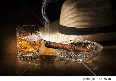 Whiskey and cigar Whiskey and cigar 6498301