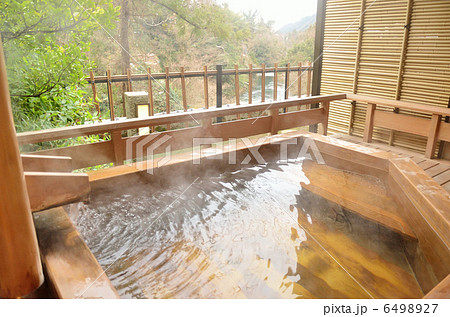 檜の露天風呂の写真素材 6498927 Pixta