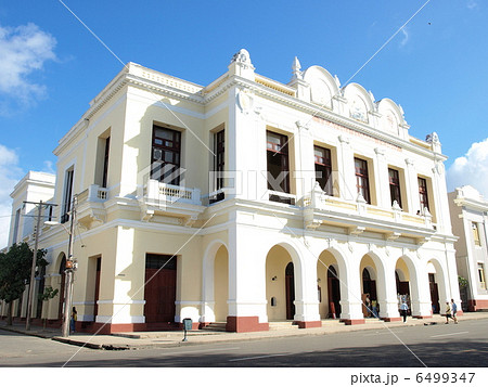 世界遺産「シエンフェゴスの都市歴史地区」のトマス・テリー劇場（キューバ） 6499347