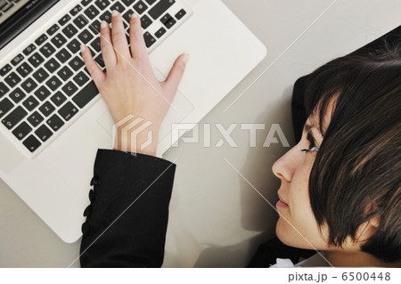 business woman working on laptop 6500448