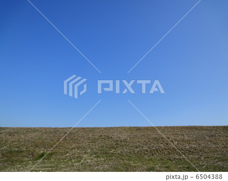 丘　青空　土手 6504388