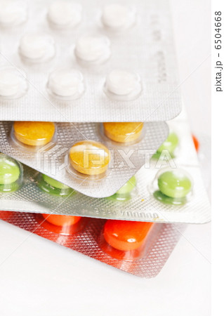different kinds of pills 6504668