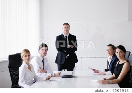 business people in a meeting at office 6505918