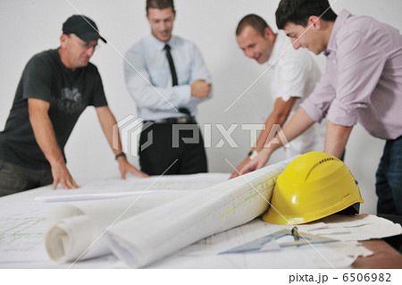 Team of architects on construciton site 6506982