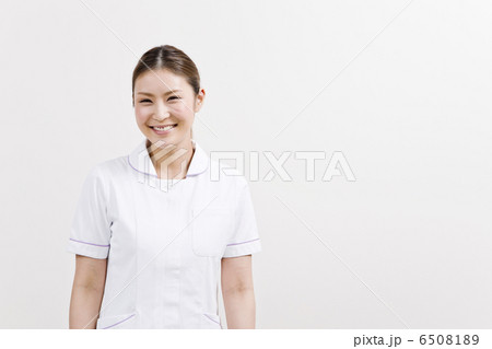 白衣の女性 6508189
