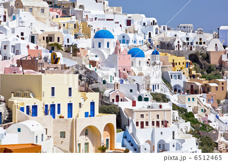 カラフルなイアの街並み 6512465