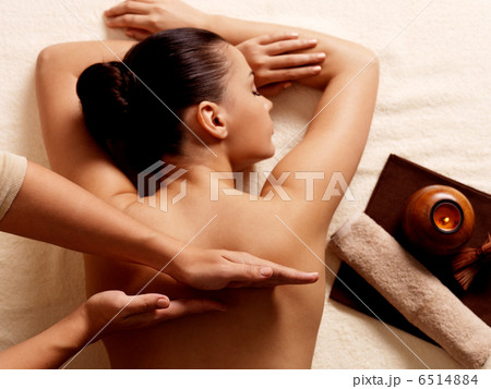 Woman having massage in the spa salon 6514884