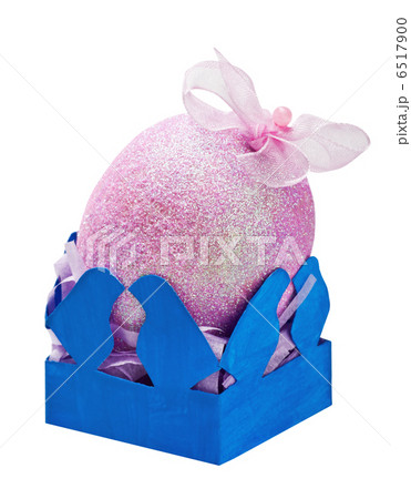 Easter egg in a cardboard stand as chickens Easter egg in a cardboard stand as chickens 6517900