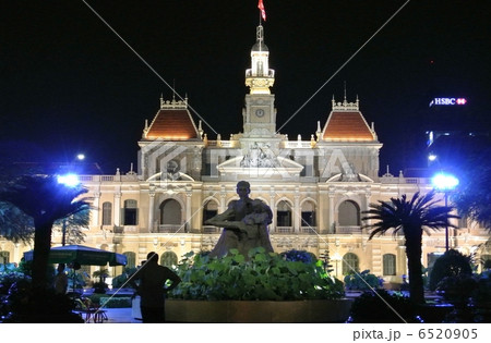 ホーチミン市人民委員会庁舎（旧フランスの市役所）・1908年建築  6520905