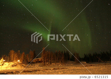 オーロラ　カナダ　イエローナイフ　北極圏 6521315