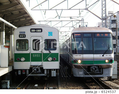 千代田線 5000系 06系 綾瀬駅の写真素材 [6524537] - PIXTA