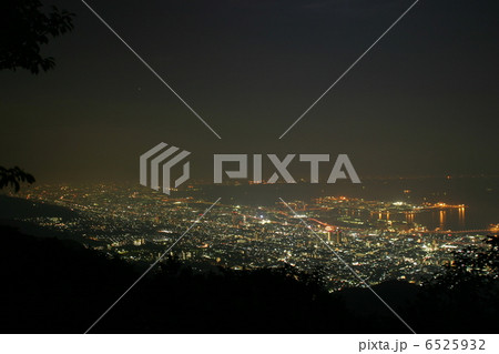 日本三大夜景のひとつ、摩耶山の掬星台から眺望した神戸の夜景 日本三大夜景のひとつ、摩耶山の掬星台から眺望した神戸の夜景 6525932