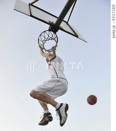 basketball player 6527160