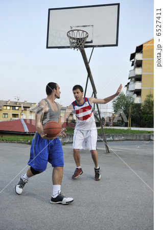 basketball player 6527411