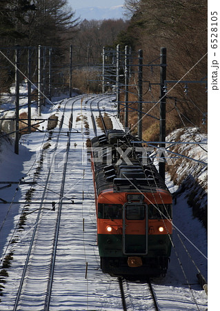 しなの鉄道 169系 湘南色 S52編成 軽井沢-中軽井沢 しなの鉄道 169系 湘南色 S52編成 軽井沢-中軽井沢 6528105