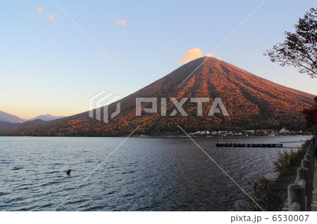 中禅寺湖の朝 6530007