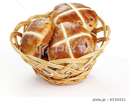 Basket with fresh hot cross buns Basket with fresh hot cross buns 6530431