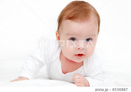 Cute crawling baby 6530887