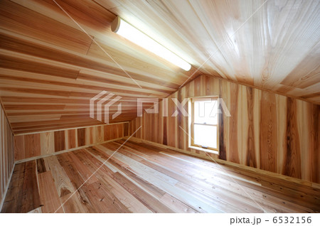 ウッディな屋根裏部屋−１ 6532156