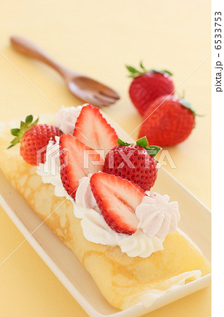 クレープ　スイーツ　苺 6533753