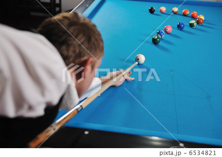young man play pro billiard game young man play pro billiard game 6534821