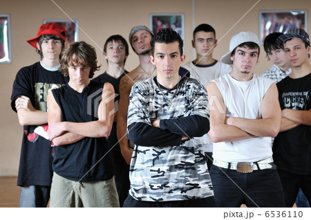 young boys group 6536110
