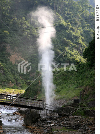 地獄谷温泉の間欠泉 地獄谷温泉の間欠泉 6537487