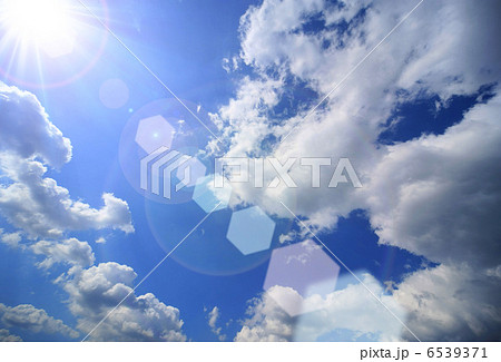 青空と太陽のイラスト素材