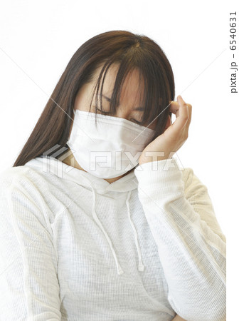 風邪をひいている女性 6540631