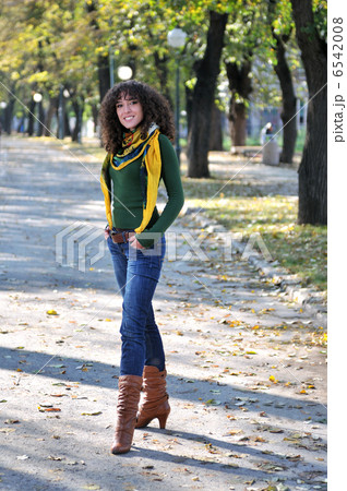 brunette Cute young woman posing outdoors brunette Cute young woman posing outdoors 6542008