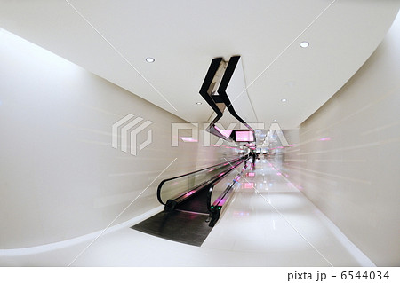 Interior of a shopping mall 6544034