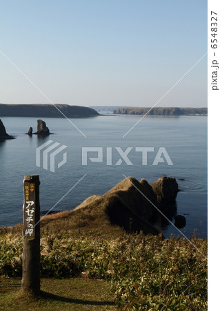 アゼチ岬から望む小島 ゴメ島 嶮暮帰島の写真素材