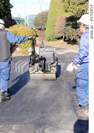 アスファルトの転圧 6550854