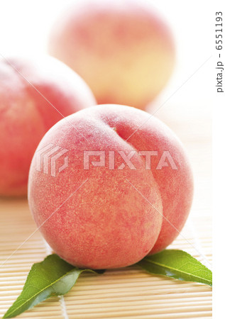 食べごろの桃 6551193