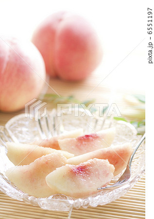 食べごろの桃 6551197