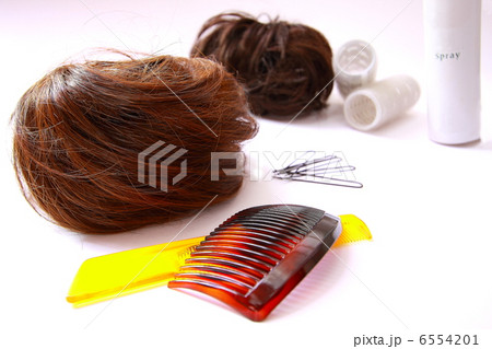ウィッグとセット道具（白背景） 6554201