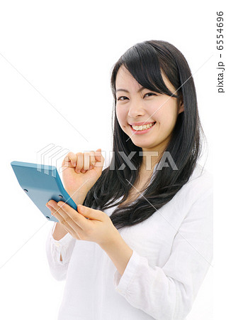 電卓を持つ女性 電卓を持つ女性 6554696