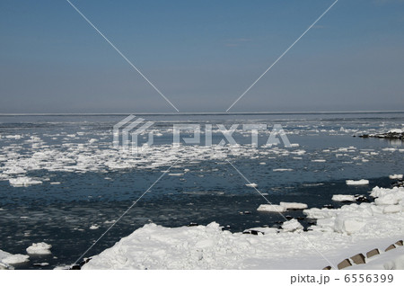接岸した流氷 接岸した流氷 6556399