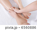 フットマッサージの施術 6560886