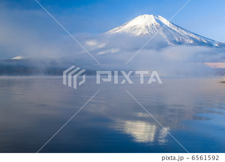 山中湖霧の朝 山中湖霧の朝 6561592