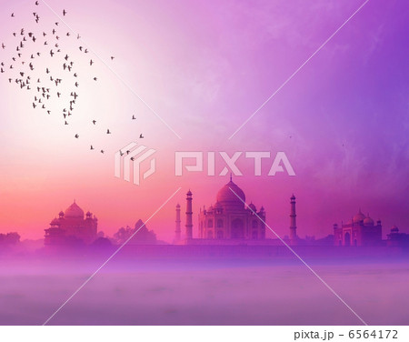 India. Taj Mahal sunset silhouette. Tajmahal palace in sunset sk 6564172