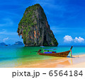 Thailand exotic tropical beach. Blue sky, sand and traditional b 6564184