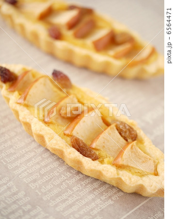 りんごとレーズンのタルト (縦位置) りんごとレーズンのタルト (縦位置) 6564471